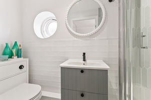 En-Suite- click for photo gallery